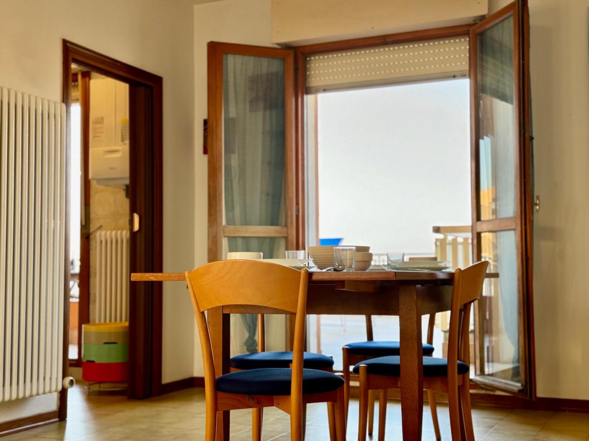 82, Attico Leonardo Apartman Lido Adriano Kültér fotó
